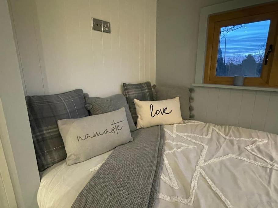 The Hut@Trefechan Wen - Coastal Coziness! Goodwick Εξωτερικό φωτογραφία