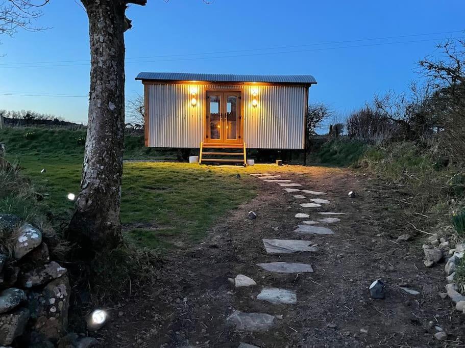 The Hut@Trefechan Wen - Coastal Coziness! Goodwick Εξωτερικό φωτογραφία