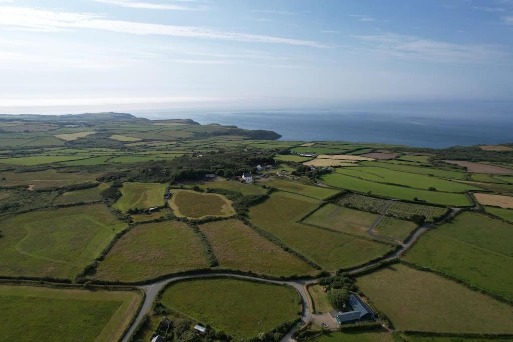 The Hut@Trefechan Wen - Coastal Coziness! Goodwick Εξωτερικό φωτογραφία