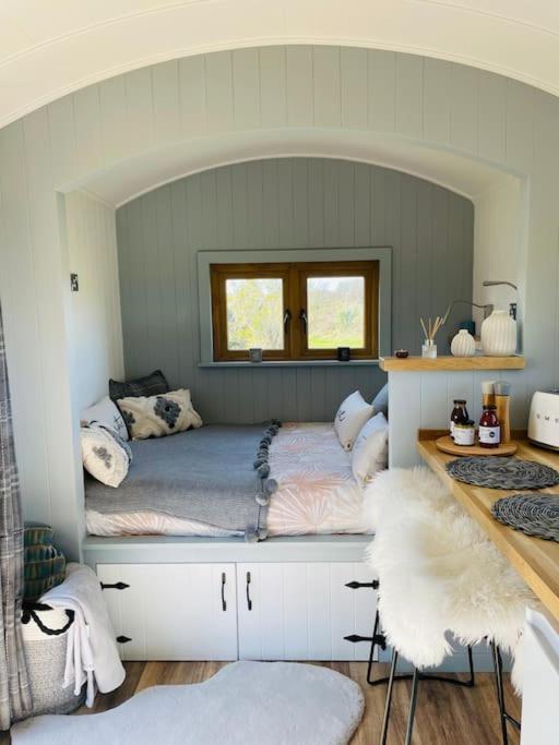 The Hut@Trefechan Wen - Coastal Coziness! Goodwick Εξωτερικό φωτογραφία