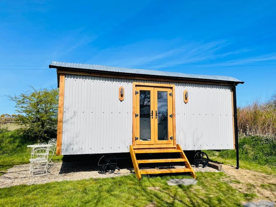 The Hut@Trefechan Wen - Coastal Coziness! Goodwick Εξωτερικό φωτογραφία