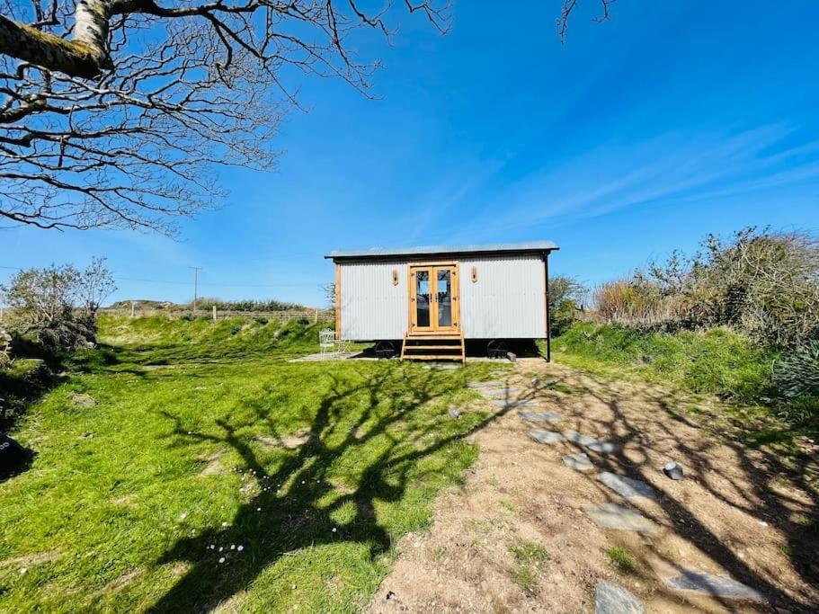 The Hut@Trefechan Wen - Coastal Coziness! Goodwick Εξωτερικό φωτογραφία