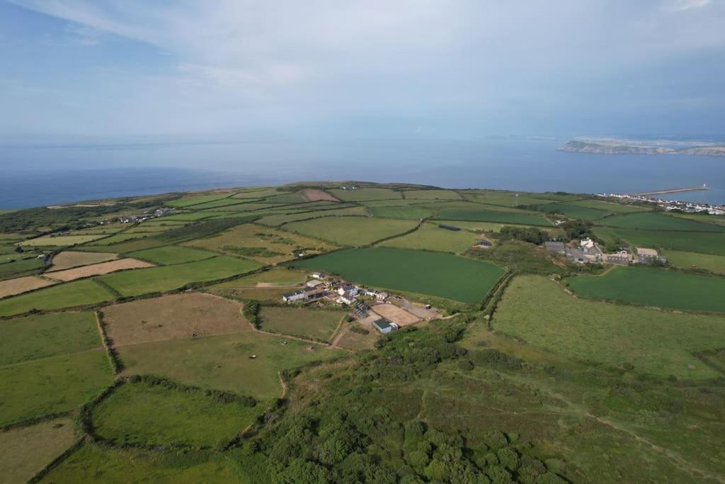 The Hut@Trefechan Wen - Coastal Coziness! Goodwick Εξωτερικό φωτογραφία