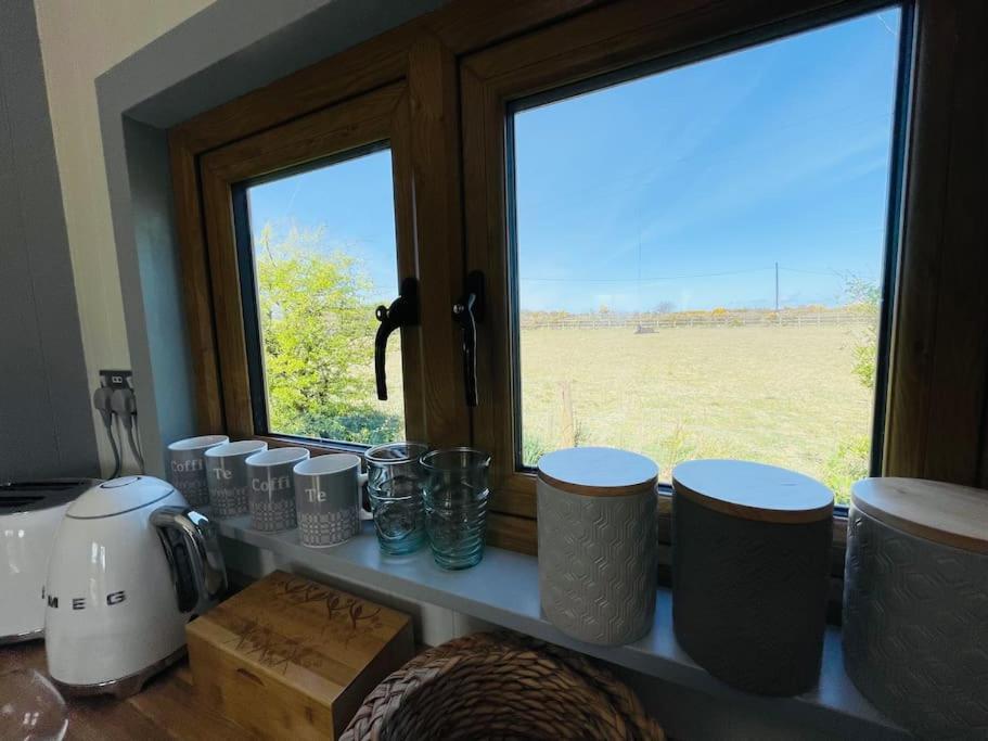 The Hut@Trefechan Wen - Coastal Coziness! Goodwick Εξωτερικό φωτογραφία
