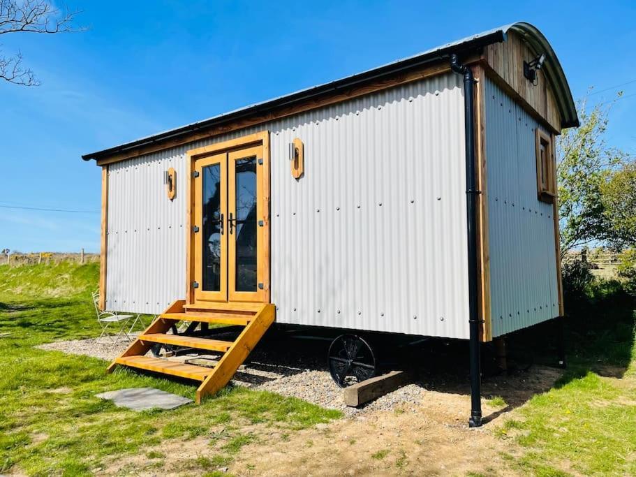 The Hut@Trefechan Wen - Coastal Coziness! Goodwick Εξωτερικό φωτογραφία