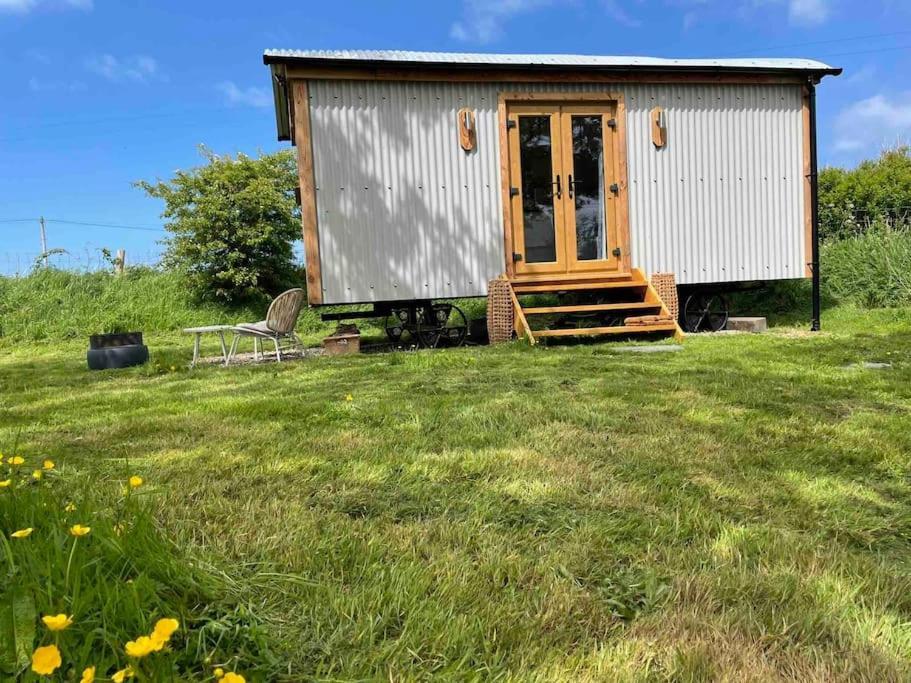 The Hut@Trefechan Wen - Coastal Coziness! Goodwick Εξωτερικό φωτογραφία