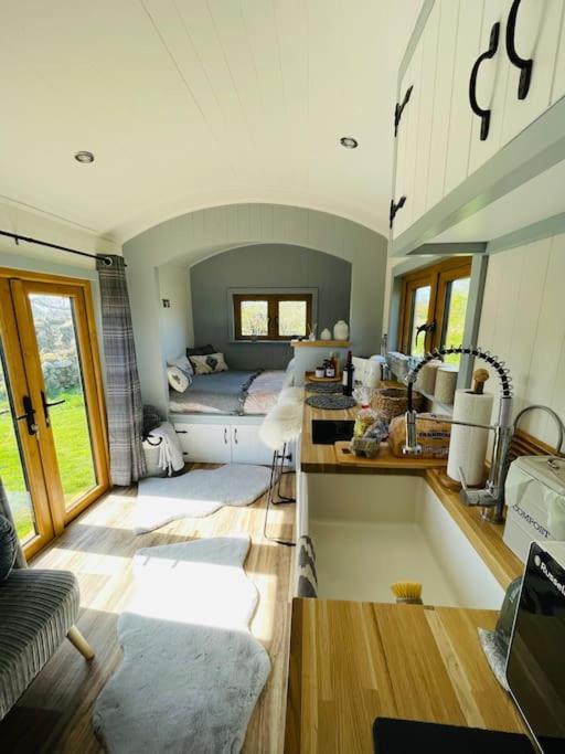 The Hut@Trefechan Wen - Coastal Coziness! Goodwick Εξωτερικό φωτογραφία