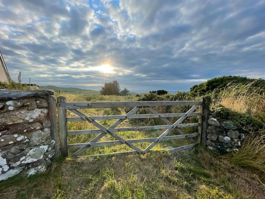 The Hut@Trefechan Wen - Coastal Coziness! Goodwick Εξωτερικό φωτογραφία